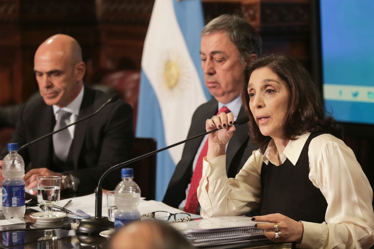 Arribas y Majdalani en 2016, cuando la Comisión de Acuerdos del Senado trató sus pliegos