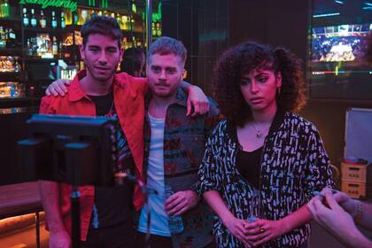 Arribó a España convocado para filmar la miniserie Black Sunday “sobre dos argentinos que van a probar suerte a Europa, trabajan en el mundo de la música electrónica y se meten con gente pesada de la noche”, cuenta el actor, que comparte elenco con Mina El Hammani, estrella de la serie Élite
