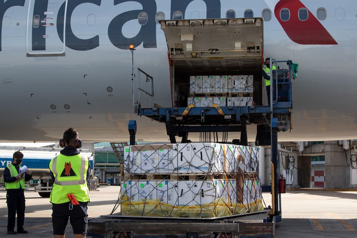 Arribó al país un nuevo cargamento con 848.250 vacunas Pfizer.