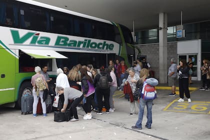 Arribo de ómnibus turísticos a la terminal de Mar del Plata