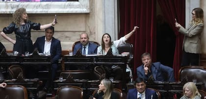 Arrieta, Pagano y Lemoine mientras se graban con el celular