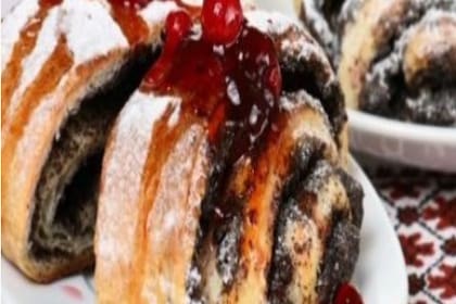 Arrollado de amapola y manzana con masa de manteca