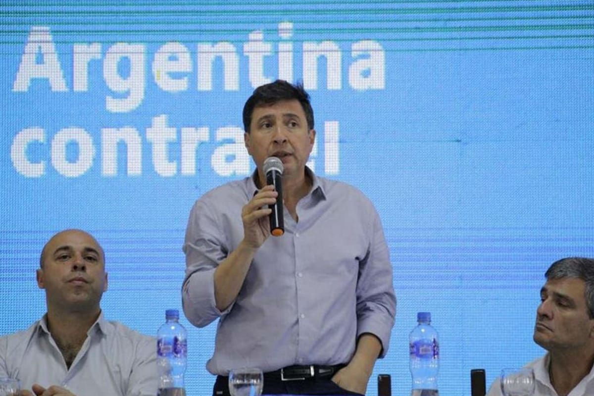 Arroyo repartió ayer las primeras tarjetas alimentarias del conurbano