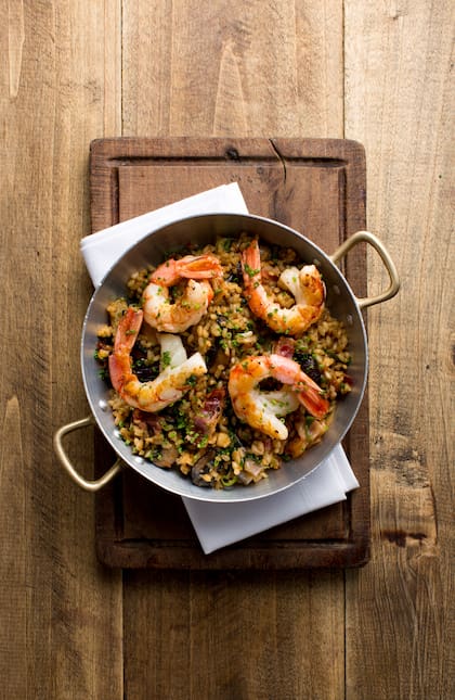 Arroz con langostinos de Hernán Gipponi, se sirven en las dos sucursales