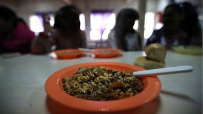 Arroz con pollo para los chicos de Dock Sud