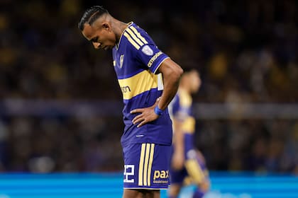 Arruabarrena aseguró que Sebastián Villa terminó el partido con un tobillo "bastante hinchado"