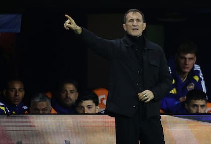 Arruabarrena gesticula: Boca encontró el triunfo cuando parecía que se llevaría un punto