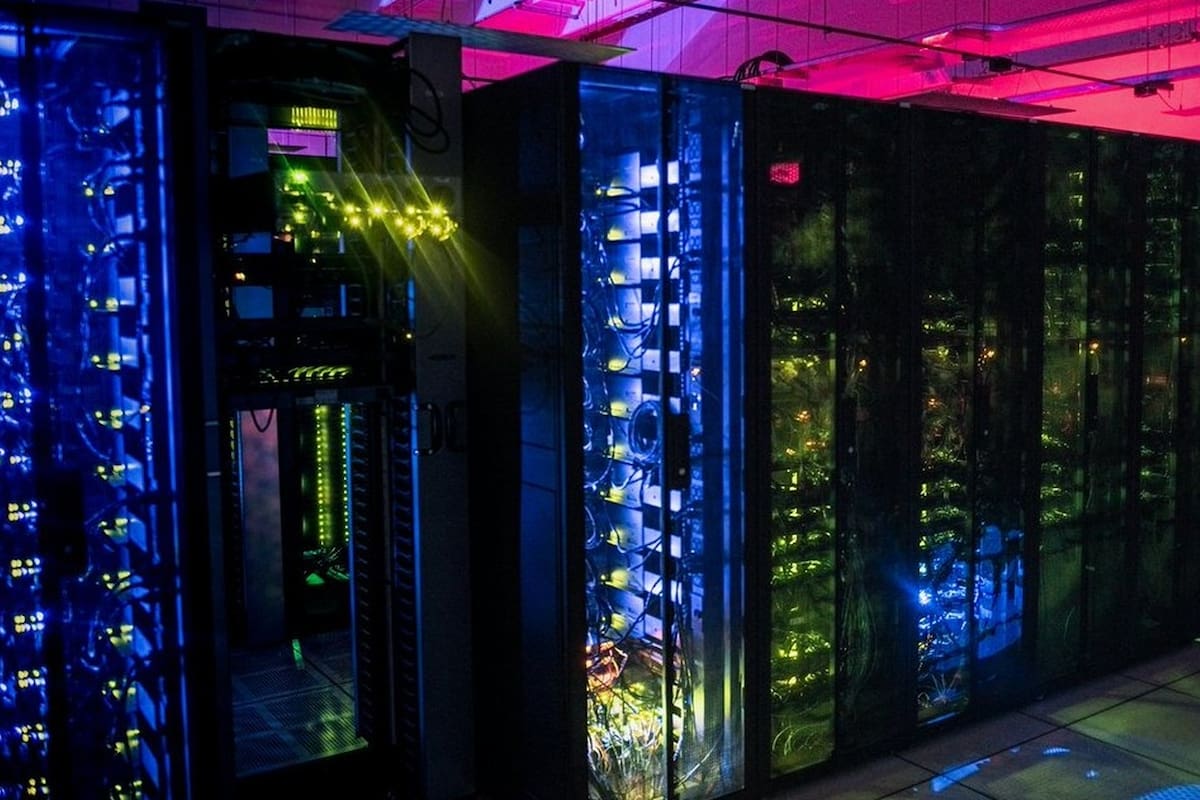 Arsat avanza en la oferta de su Nube Pública Nacional para que las instituciones del Estado puedan administrar sus datos y responder a picos de necesidad de procesamiento sin necesidad de comprar equipamiento ni tener una dotación de especialistas en diversas áreas. En una segunda fase ampliarán sus servicios para el sector privado