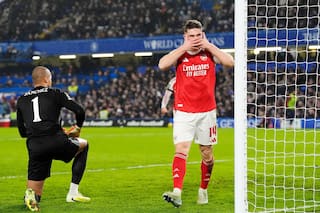 Arsenal aprovecha errores de Sánchez y vence 3-2 a Chelsea en semifinales de la Copa de la Liga