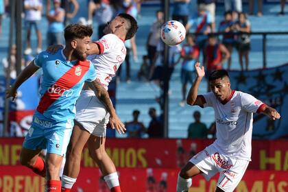 Arsenal empezó perdiendo ante Huracán, pero dio vuelta el partido y se impuso por 2-1 por la 3° fecha de la Copa de la Liga
