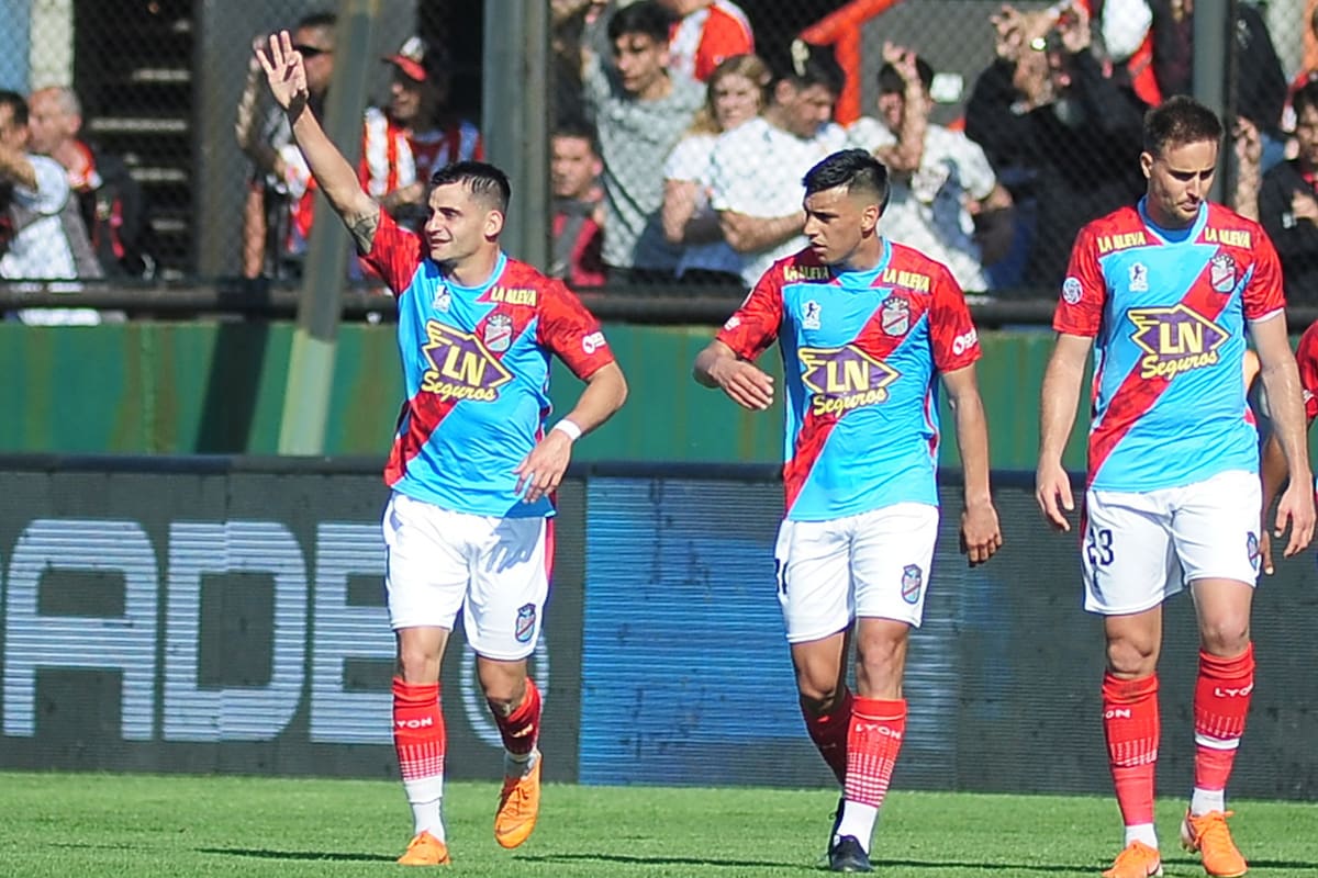 Arsenal goleó por 3-0 a Estudiantes en Sarandí y vuelve a arrimarse a la punta de la Superliga