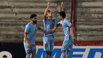 Arsenal le ganó a Huracán en Parque Patricios