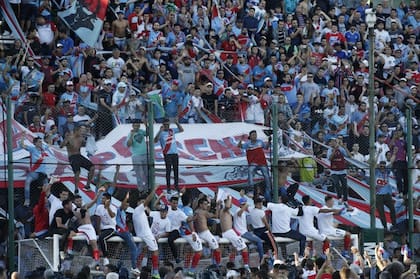 Arsenal se consagró campeón y volvió a primera