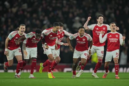 Arsenal vence a Crystal Palace en penales y avanza a semifinales de la Copa de la Liga