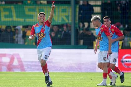 Arsenal venció a Defensa y Justicia y continúa puntero