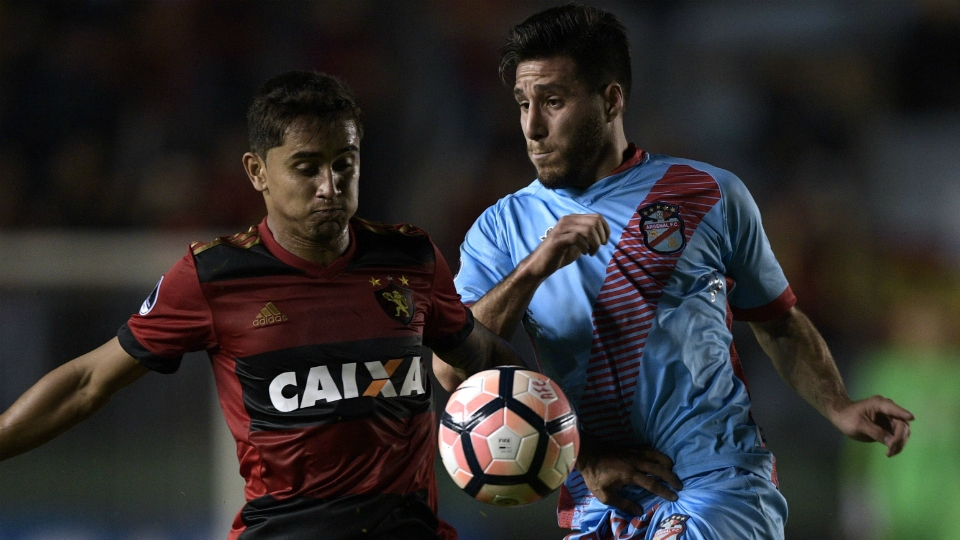 Arsenal y Sport Recife, en el Viaducto