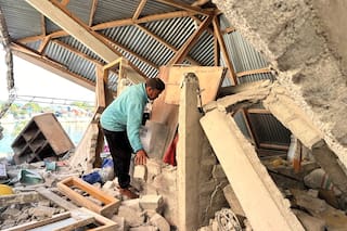 Comercios reabren tras el sismo que dejó miles de desplazados en el este de Indonesia