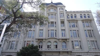 Art Deco tardio sobre la Av. Paseo Colón