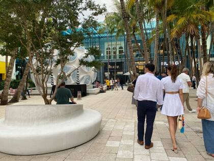 Arte y shopping se combinan en este paseo a puro lujo y al aire libre.