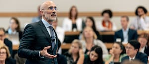 Arthur Brooks, catedrático de Harvard: “Las personas más felices son las que nunca dejan de aprender”