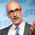 Arthur Brooks, catedrático de Harvard, de 62 años: “Hay una inteligencia que nace a partir de los 40 años”