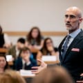 Arthur Brooks, catedrático de Harvard, de 62 años: “Sentirse feliz no es lo mismo que entender de qué está hecha la felicidad”