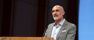Arthur Brooks: “Sonreí, incluso si no lo sentís; engañarás a tu cerebro y serás más feliz"