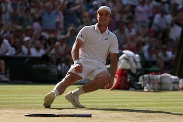 Arthur Fery, el “Rey Bajito” y de padre millonario que salvó al tenis británico en Wimbledon