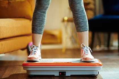 Artículos académicos demuestran, por ejemplo, que la vibración de cuerpo completo también puede mejorar ligeramente ciertos aspectos del rendimiento deportivo