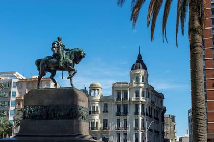 Artigas es el prócer de Uruguay, aunque su proyecto político apuntaba a formar una confederación de provincias en la región.