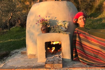 El horno que ella hizo y con el que trabaja