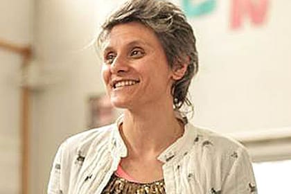 Artista y hackeadora de revistas, alza la voz contra la falta de espacios dedicados a referentes femeninas y sus historias