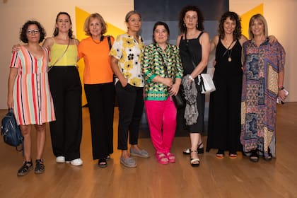 Artistas de la colección MACBA. Sus trabajos son parte de la muestra que rinde homenaje a Josefina Robirosa y entran en diálogo con sus pinturas. Exploran las relaciones entre línea y vibración cromática, dando por resultado un tipo específico de abstracción geométrica. Se exponen obras de Marta Minujín, Elda Cerrato, María Martorell, Natalia Cacchiarelli, Alejandra Barreda, Valeria Calvo, Gabriela Böer, Leila Tschopp, Carola Zech, María de la Vega, Cristina Rochaix, Verónica Di Toro y de Silvia Gurfein.