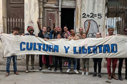 Artistas del Movimiento San Isidro en la calles de La Habana