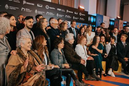 Artistas junto el ministro de Economía, Sergio Massa, en la inauguración del festival