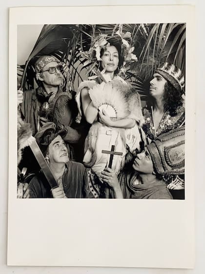 Artistas que participaron de La conquista por Marcos López y Res, retratados en 1991