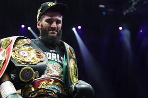 Artur Beterbiev, “La Bestia Chechena”, se quedó con la pelea del año, entre el arte y la potencia