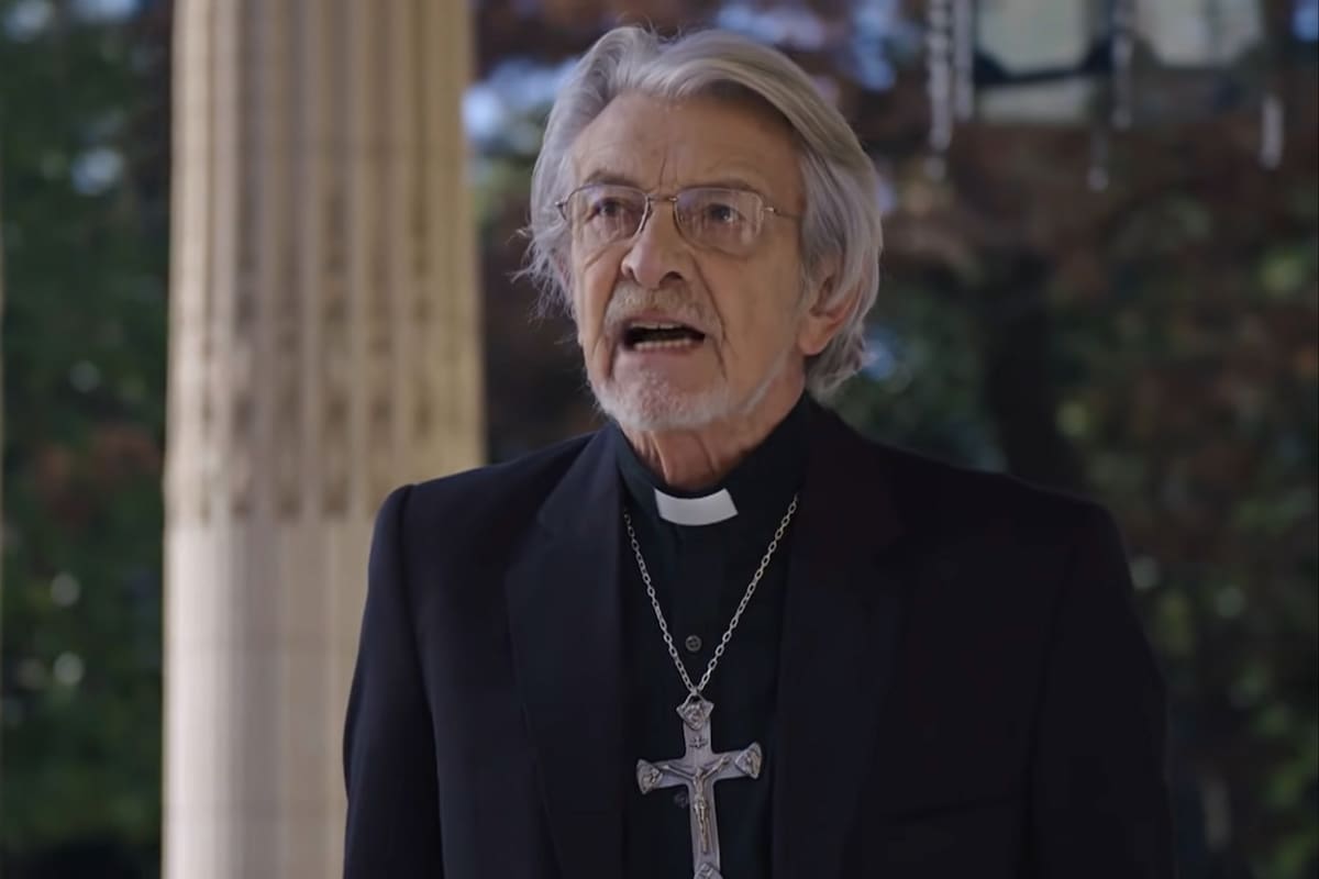 Arturo Bonín, en su rol de obispo en la 1-5/18