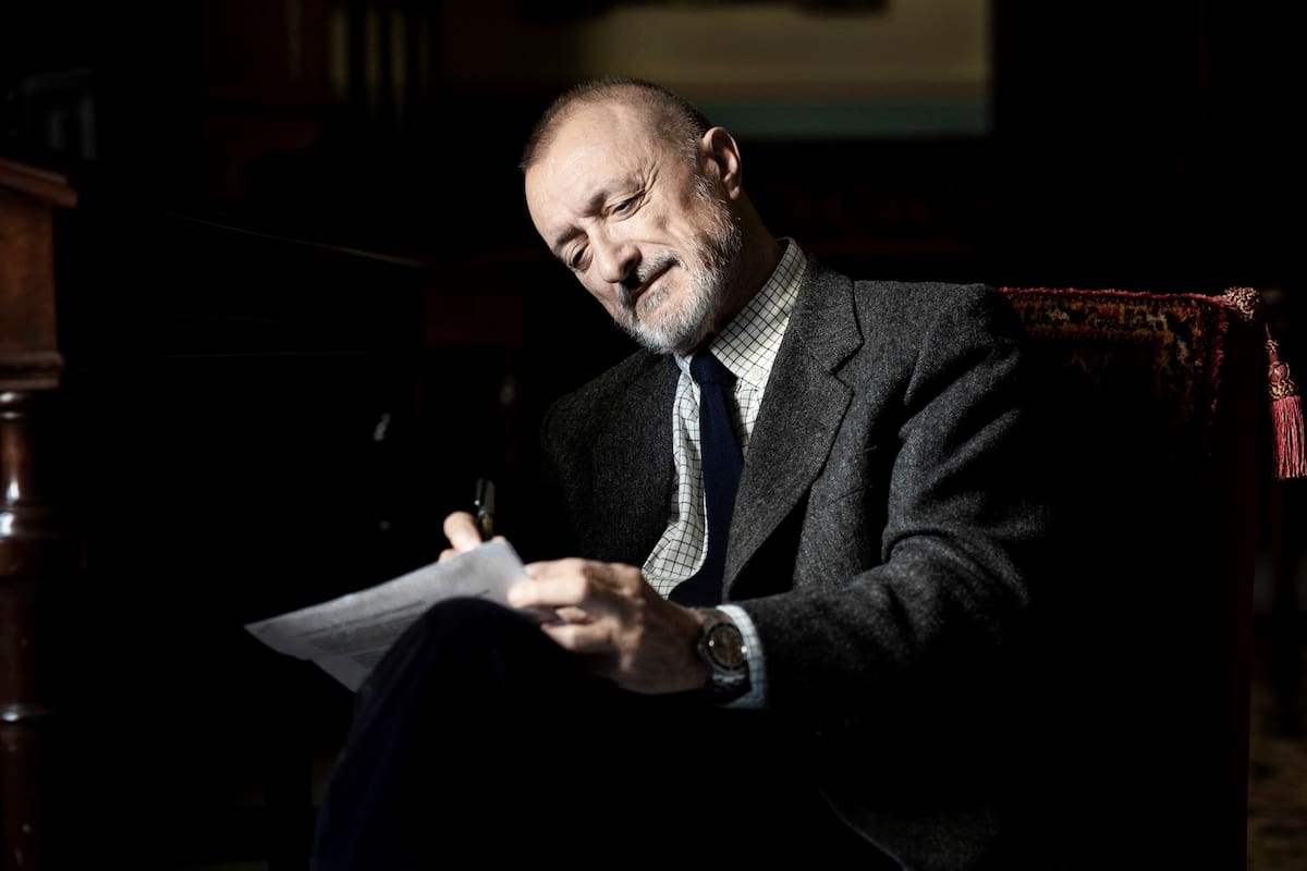 Arturo Pérez-Reverte: "Hoy en España solo se habla de política e ideas, pero no de seres humanos"