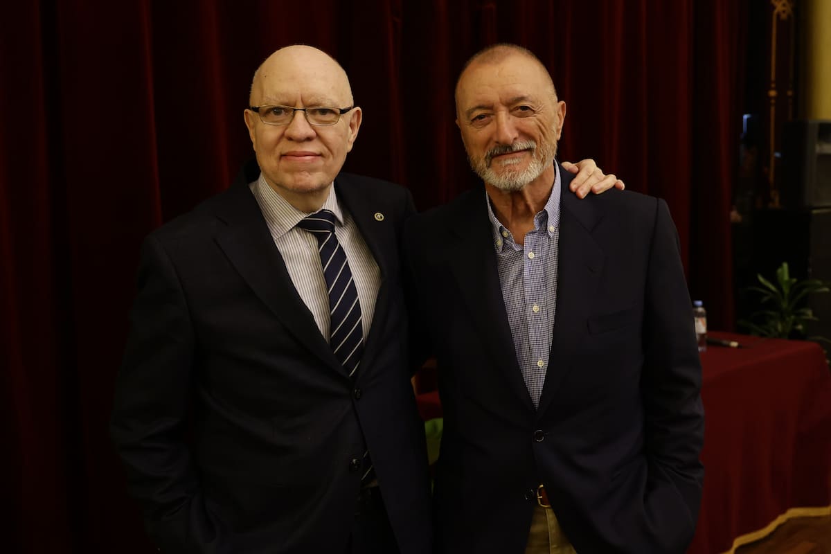 Arturo Pérez-Reverte presenta "Misión en París" junto a Jorge Fernández Díaz