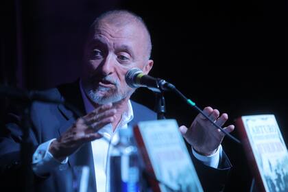 Arturo Pérez Reverte presentó "Revolución"