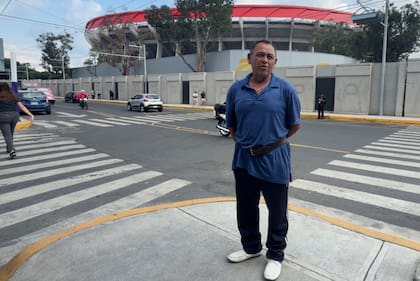 Arturo, vecino del estadio Azteca de México