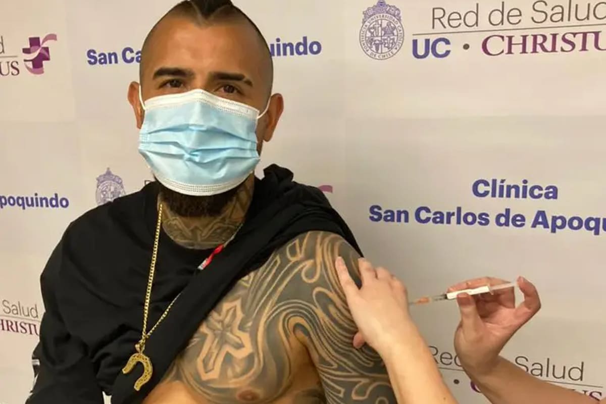 Arturo Vidal recibió la vacuna contra el Covid el viernes pasado, pero cuatro días después se contagió y el cuadro se agravó por una amigdalitis severa