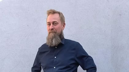 Arve Hjalmar Holmen demandó a OpenAI, la dueña de ChatGPT, después de encontrar que la IA afirmaba que él había asesinado a dos de sus hijos