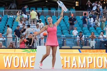 Aryna Sabalenka, con el trofeo de campeona