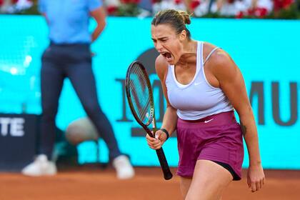 Aryna Sabalenka se apoyó en su potencia y logró vulnerar a Iga Swiatek, la N° 1 del mundo