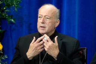 Arzobispo de Washington destituye a sacerdote exorcista tras comentarios sobre ovnis y demonios