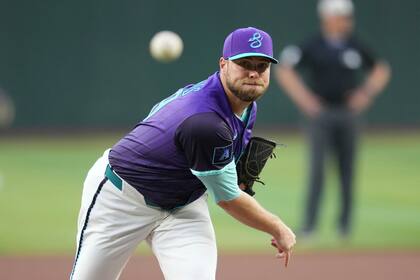 As de Diamondbacks Corbin Burnes espera regresar cerca del Juego de Estrellas tras cirugía