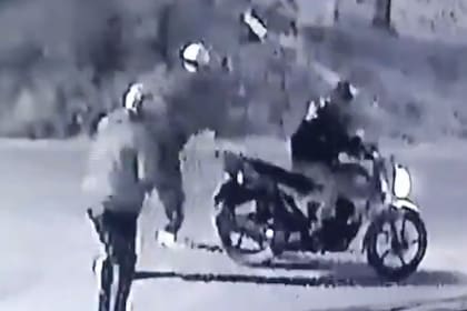 Asaltaron a un jubilado y lo tiraron al piso en La Plata