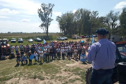 Asamblea al costado de la ruta en Bell Ville